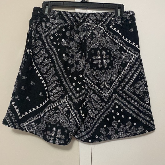 NWT paisley print biker short - Picture 6 of 8